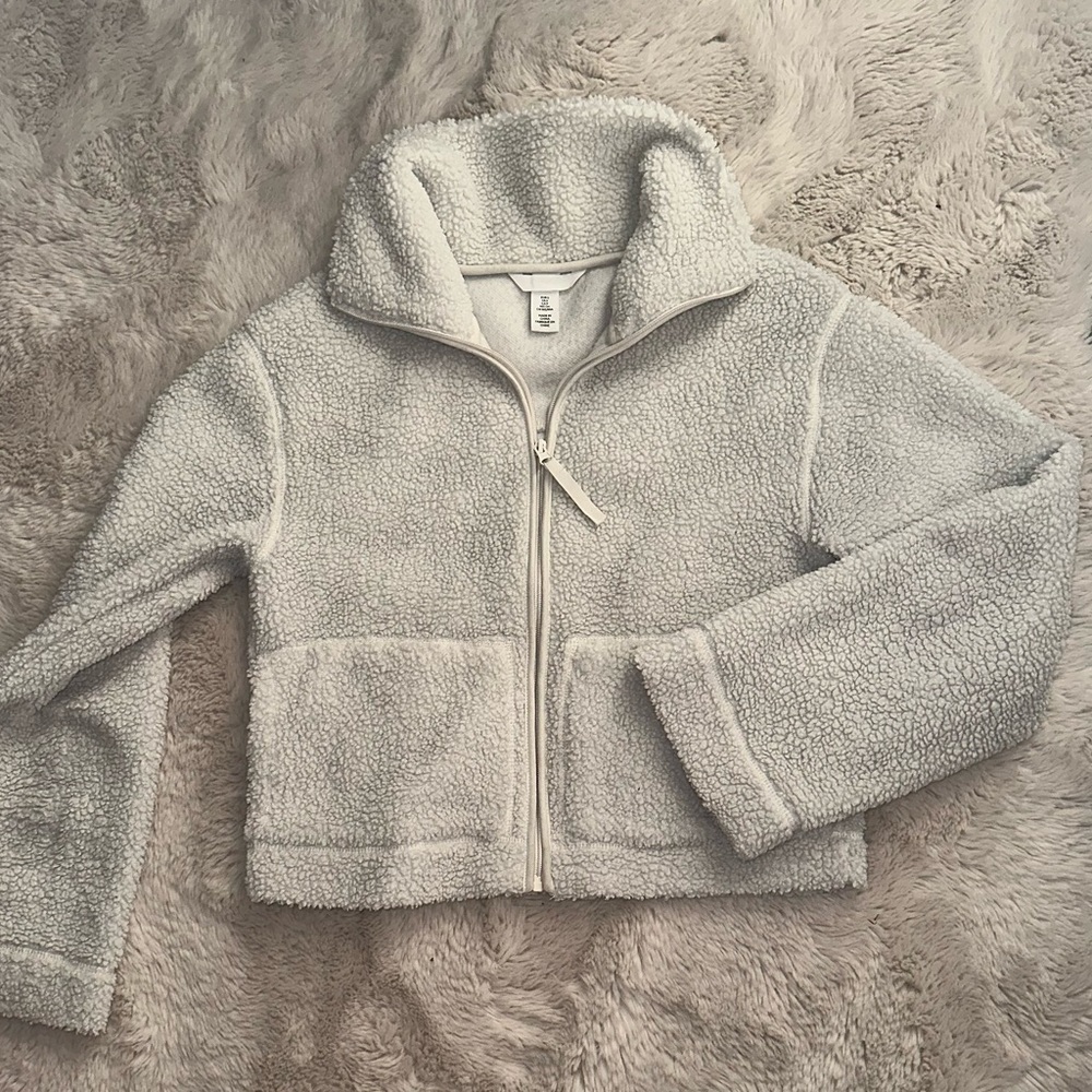 H and M cream Sherpa cropped zip up women’s size small